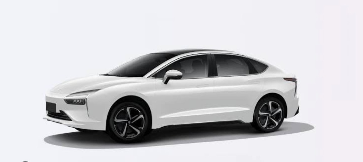 JMEV EVEASY 100% Electric Sedan — image 3 of 4